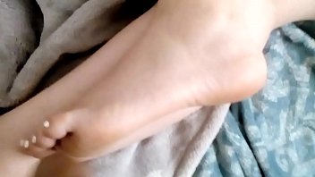 foot job jizm on toes feet