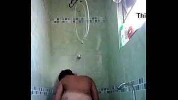 Morena Gostosa no banho