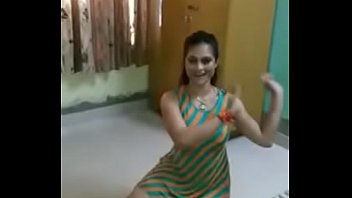 Indian sexy milf bhabi shaking her ass