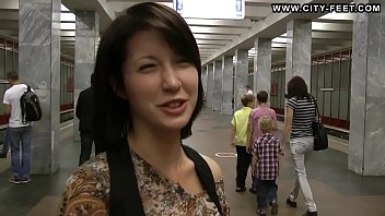 cams4freenet - sloppy russian feet barefooted in the city